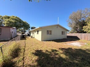 812 N 24th St in Fort Pierce, FL - Building Photo - Building Photo