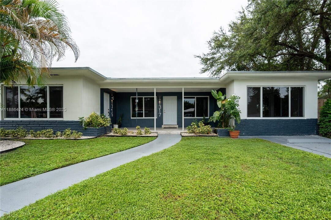 1317 NE 116th St in Miami, FL - Building Photo