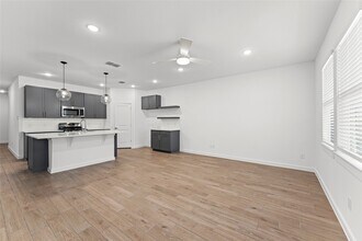 4719 Bay Vista Dr in Baytown, TX - Building Photo - Building Photo