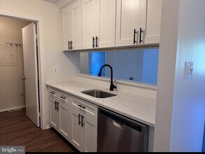 1001 Woodhollow Dr in Evesham, NJ - Building Photo - Building Photo