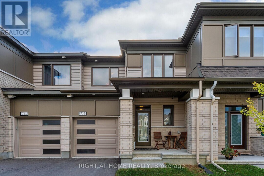 715 Derreen Ave in Ottawa, ON - Building Photo