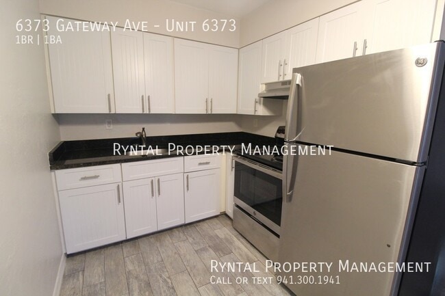 6373 Gateway Ave in Sarasota, FL - Building Photo - Building Photo