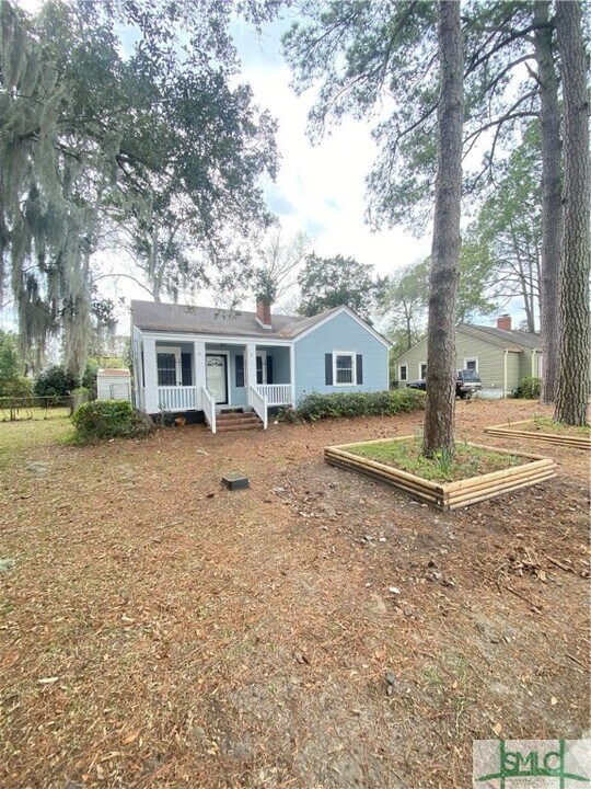 2221 E 39th St in Savannah, GA - Building Photo