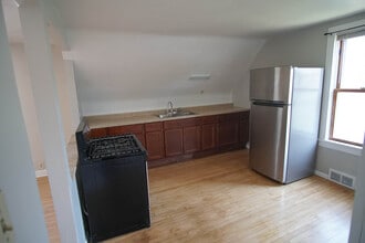 3248 S Delaware Ave, Unit Upper in Milwaukee, WI - Building Photo - Building Photo
