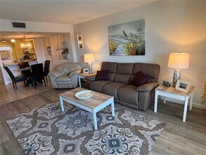 1437 N Atlantic Ave in Daytona Beach, FL - Building Photo - Building Photo