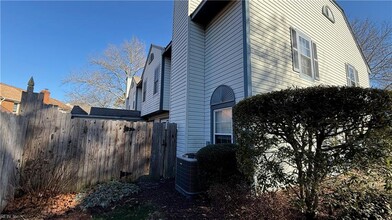 672 Oleander Cir in Virginia Beach, VA - Foto de edificio - Building Photo