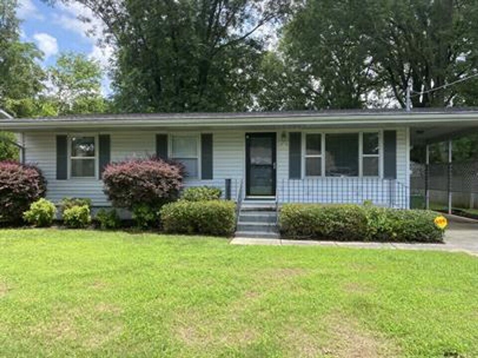 410 Warner St NW in Huntsville, AL - Foto de edificio