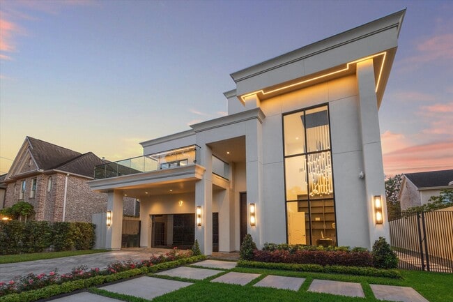 7 Lana Ln in Houston, TX - Building Photo - Building Photo