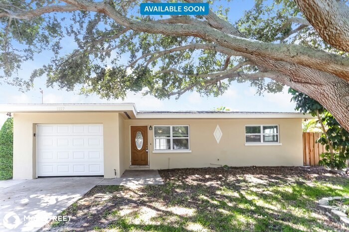 1227 Balboa Cir in Clearwater, FL - Building Photo