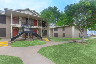 Tower South Apartments in Beeville, TX - Building Photo - Building Photo