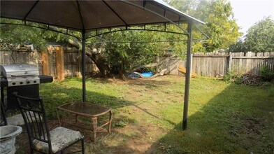 825 Mica Ln in Leander, TX - Building Photo - Building Photo