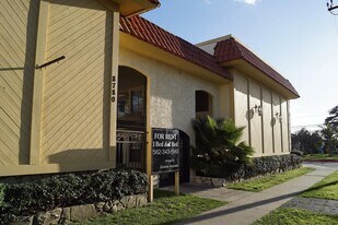 Sunshine Apartments in Downey, CA - Building Photo