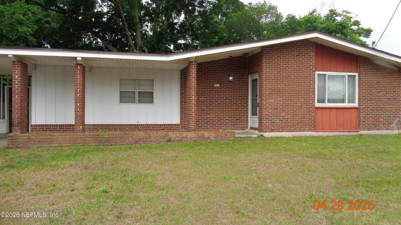 1204 Crown Dr in Jacksonville, FL - Building Photo