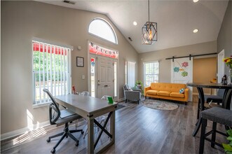 Horizons Apartments in Indianapolis, IN - Foto de edificio - Interior Photo