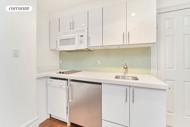 224 W 13th St in New York, NY - Foto de edificio - Building Photo