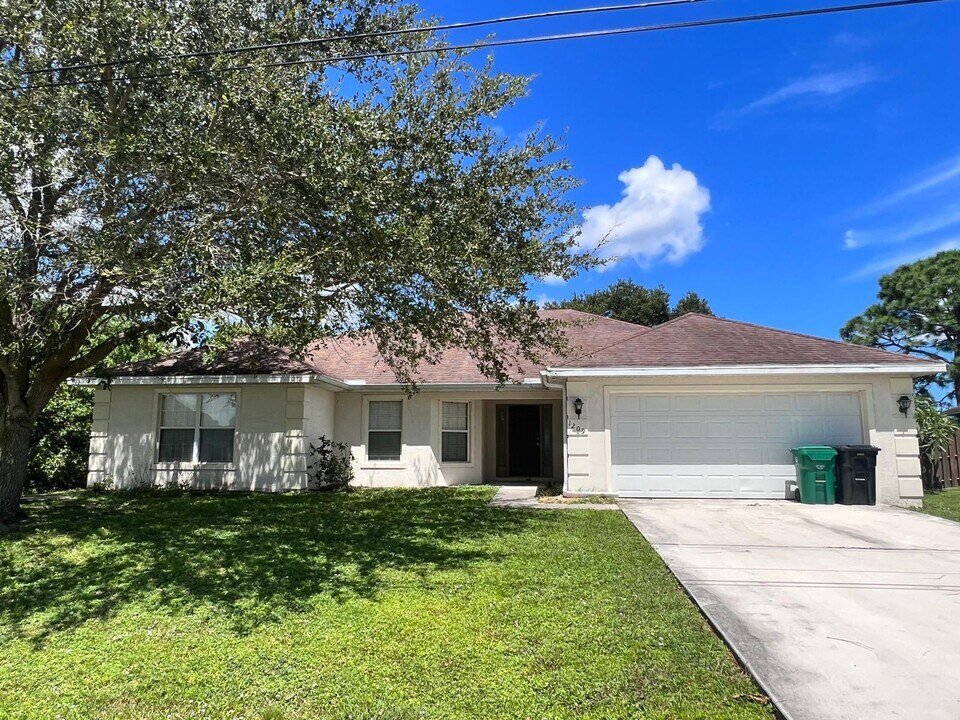 1209 SW Idol Ave in Port St. Lucie, FL - Building Photo