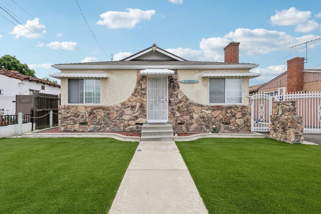 11926 Olive St in Norwalk, CA - Building Photo