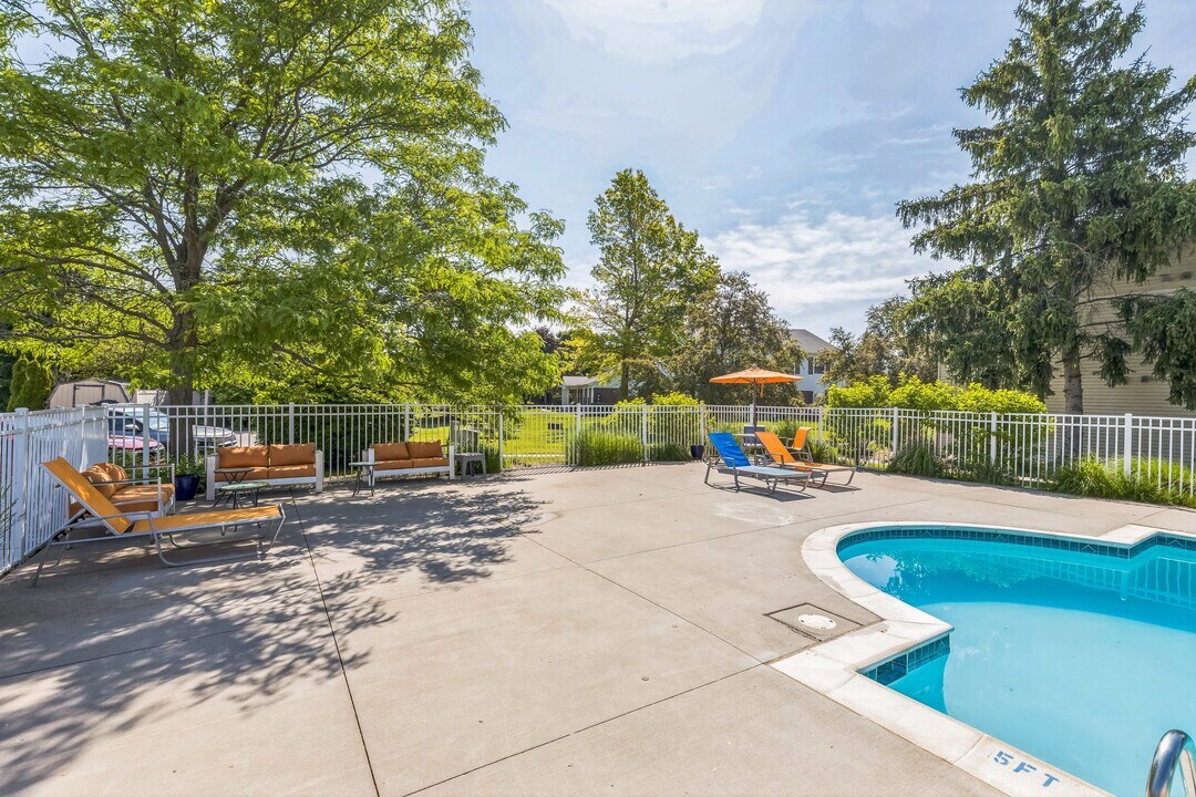 Bainbridge Park in Canton, MI - Building Photo