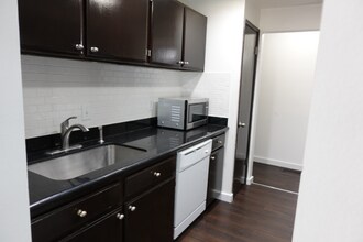 1400 153rd Ave NE in Bellevue, WA - Foto de edificio - Building Photo