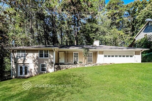 2481 W Bridge Pl in Marietta, GA - Building Photo