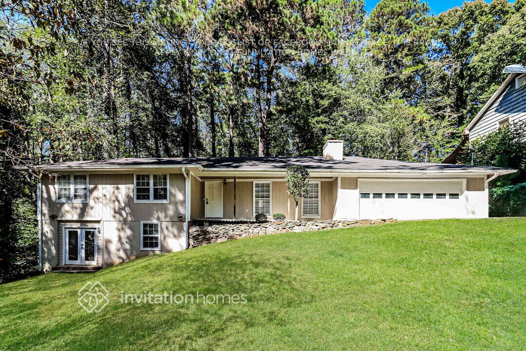 2481 W Bridge Pl in Marietta, GA - Foto de edificio