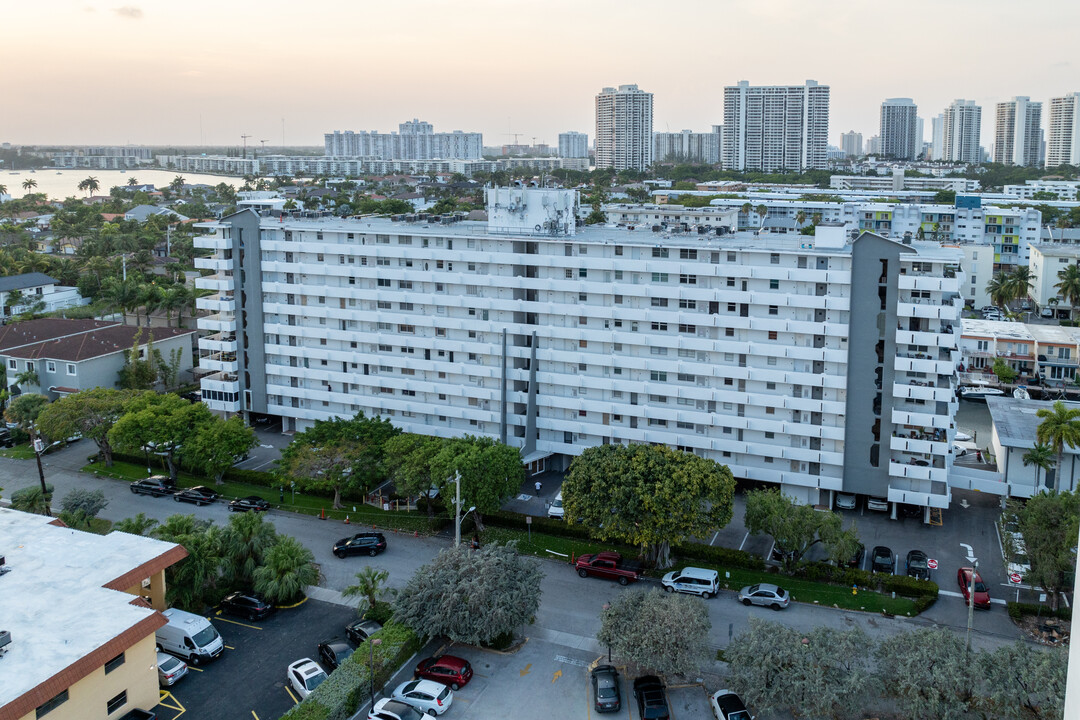 Coral Isle East & West in North Miami Beach, FL - Building Photo