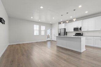 4998 W Daybreak Pkwy in South Jordan, UT - Building Photo - Building Photo