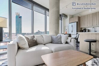 730 W Couch Pl in Chicago, IL - Building Photo - Building Photo