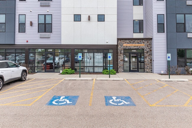 Randall Crossings Promenade in North Aurora, IL - Foto de edificio - Building Photo