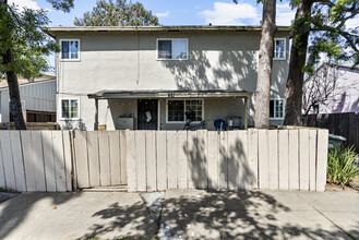 421 Standish St in Redwood City, CA - Building Photo - Building Photo