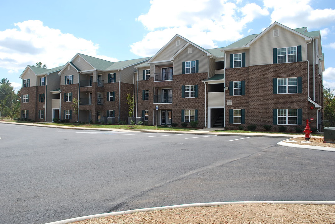 Rosewood Place Apartments in Selmer, TN - Building Photo