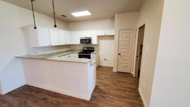 1230 N 7th St in Wolfforth, TX - Building Photo - Building Photo