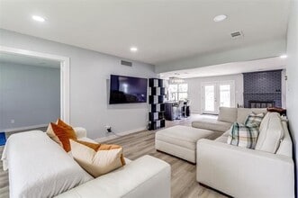 3647 Whitehall Dr in Dallas, TX - Building Photo - Building Photo