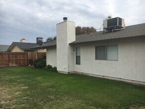 2221 Calcagno St in Ceres, CA - Building Photo - Building Photo