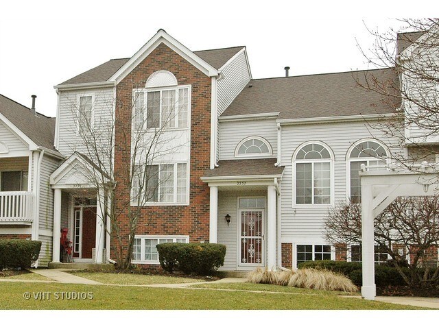 2237 Dawson Ln in Algonquin, IL - Foto de edificio