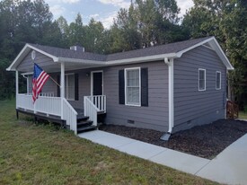 858 Mann Rd in Villa Rica, GA - Building Photo