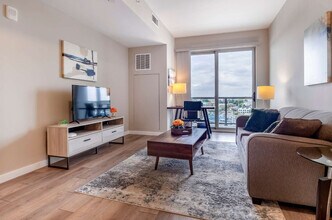 880 Pacific St in Stamford, CT - Building Photo - Building Photo