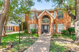 18504 Vista Del Sol in Dallas, TX - Building Photo - Building Photo