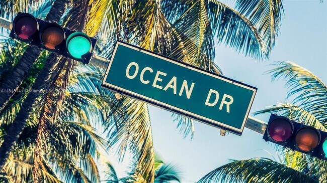 1390 Ocean Dr in Miami Beach, FL - Building Photo - Building Photo