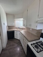 217 E Colonial Dr in Hanford, CA - Building Photo - Building Photo