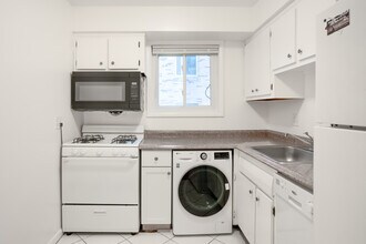 Ballston Garden Apartments in Arlington, VA - Building Photo - Interior Photo