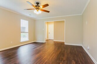 215 Dolphin Ct in Alabaster, AL - Building Photo - Building Photo