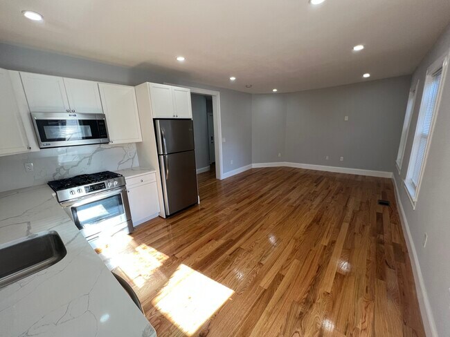 148 Oxford St in Somerville, MA - Building Photo - Building Photo