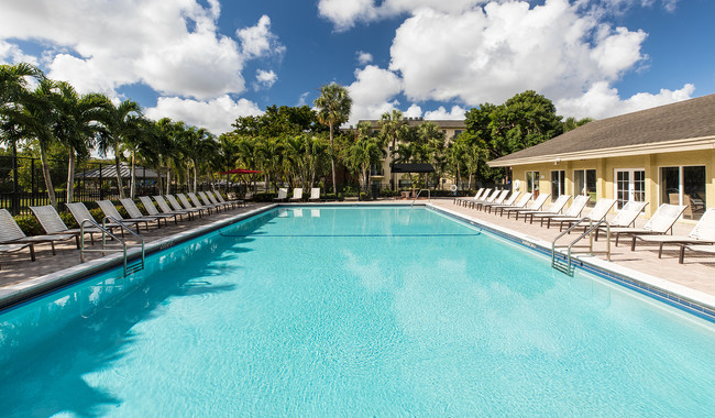 Plantation Gardens Apartment Homes in Plantation, FL - Building Photo - Building Photo