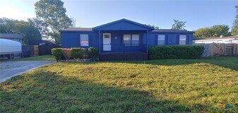 566 Gateway Cir in New Braunfels, TX - Building Photo