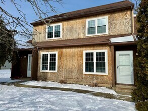 31 Suncrest Dr in Waterford, NY - Building Photo - Building Photo