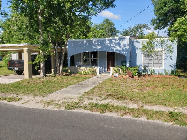 property at 712 N Warfield Ave