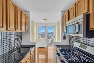 6600 JFK Blvd E in West New York, NJ - Building Photo - Building Photo