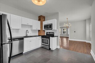 7915 E Vernor Hwy in Detroit, MI - Building Photo