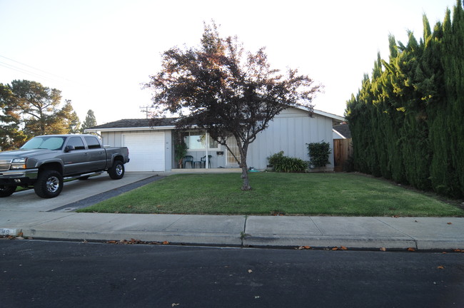 3343 McKinley Dr in Santa Clara, CA - Building Photo - Building Photo